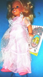 17" BLONDE KIMBERLY GETTING FANCY DOLL, 1984 ORIGINAL IN BOX, WITH STICKER BOOK